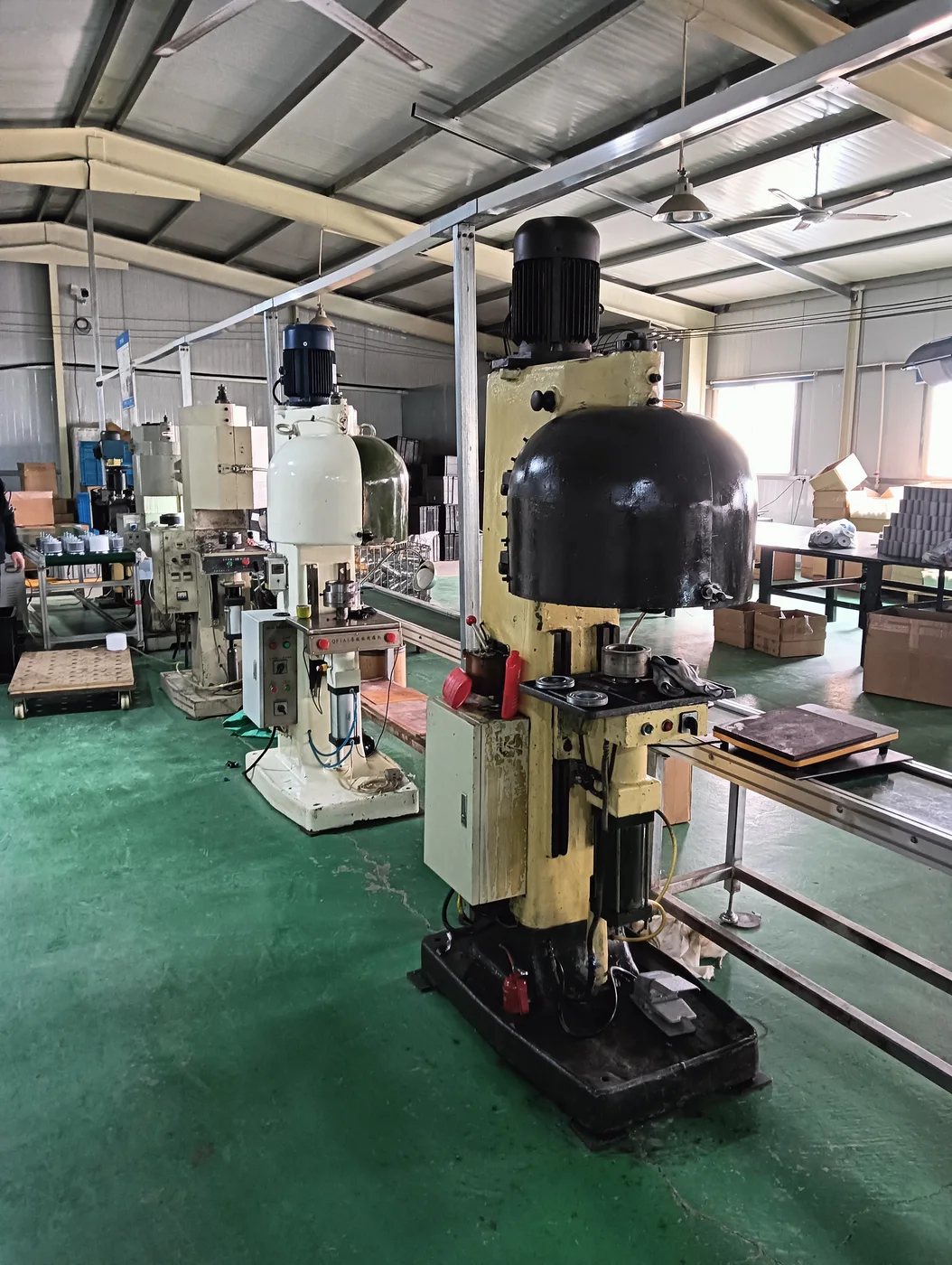Filter component production equipment